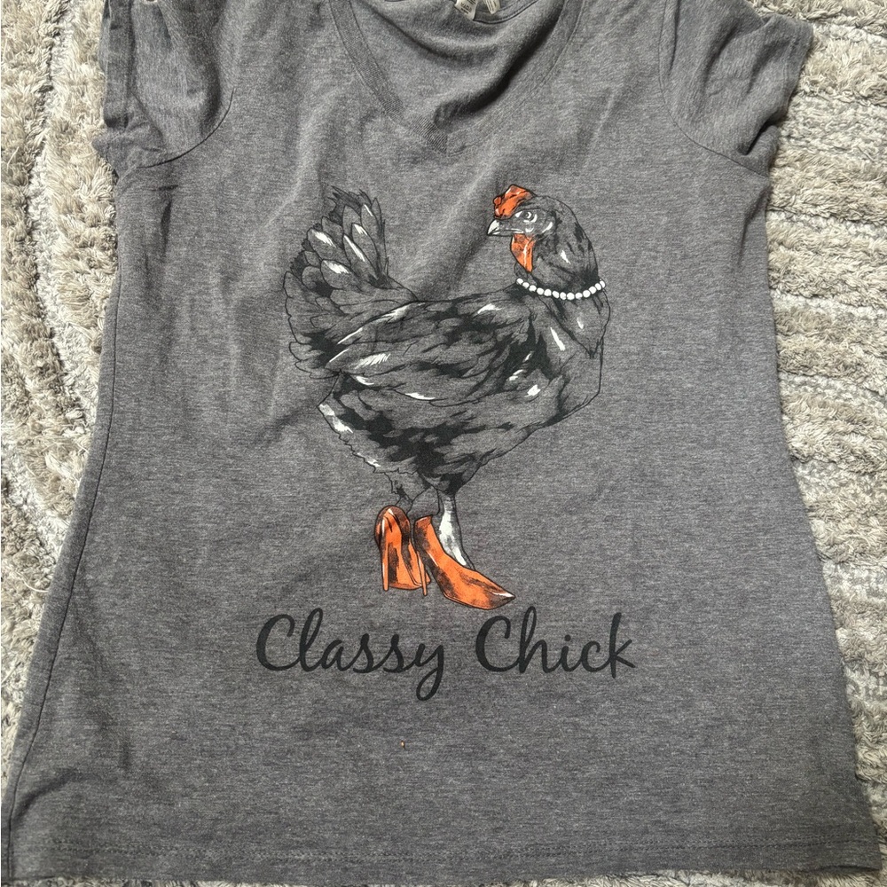 Sassy Chick Shirt – Pearl Necklace Print, Gray Cotton Worn once